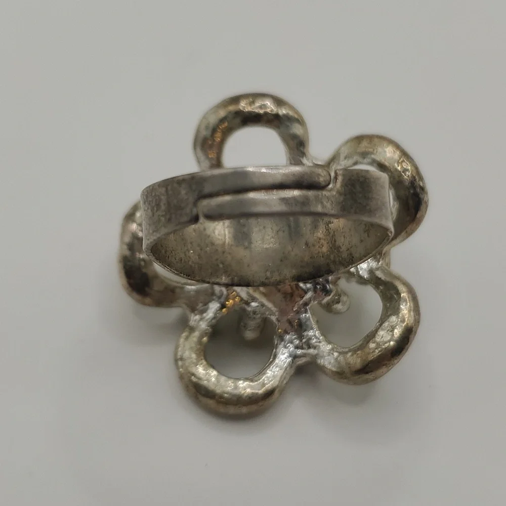 Lot of Five Vintage Costume Rings, Sizes 7-9 (including Trifari) - Picture 8 of 11